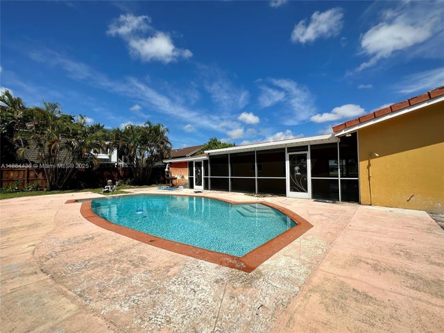 4 of 16 - 912 Ne 9th Ct, Pompano Beach, FL