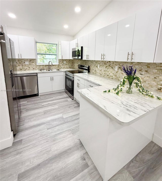 3 of 27 - 2850 Nw 12th Ct, Fort Lauderdale, FL