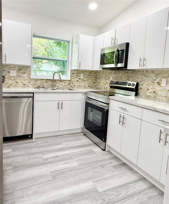 4 of 27 - 2850 Nw 12th Ct, Fort Lauderdale, FL
