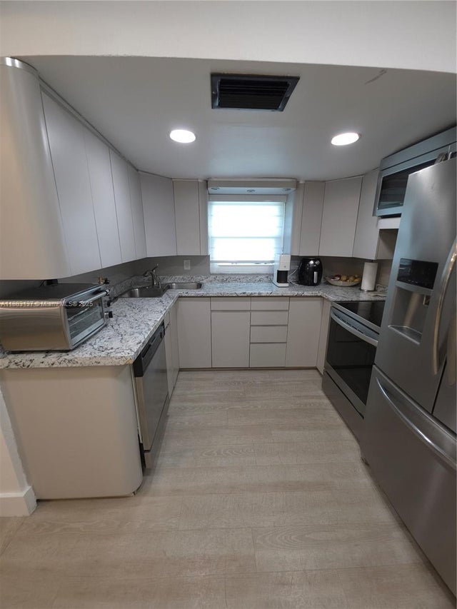 5 of 14 - 5041 Sw 11th St, Plantation, FL