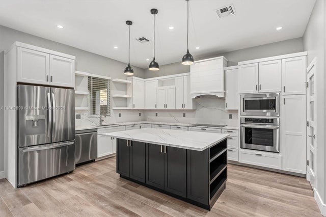 1 of 52 - 2431 Ne 20th Ave, Lighthouse Point, FL