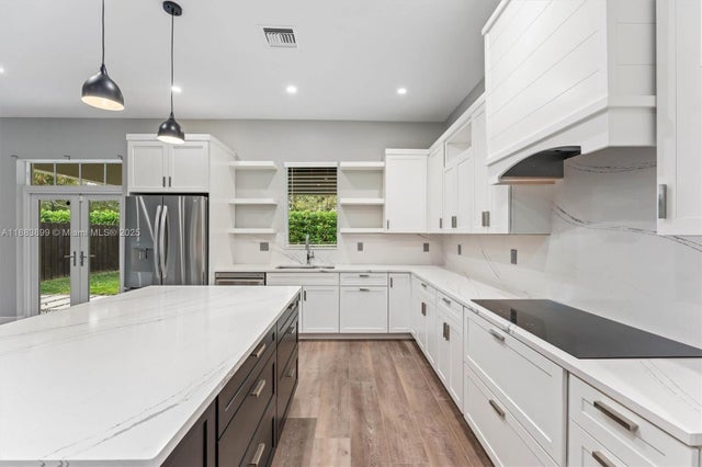 2 of 52 - 2431 Ne 20th Ave, Lighthouse Point, FL