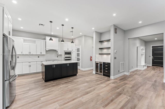 5 of 52 - 2431 Ne 20th Ave, Lighthouse Point, FL