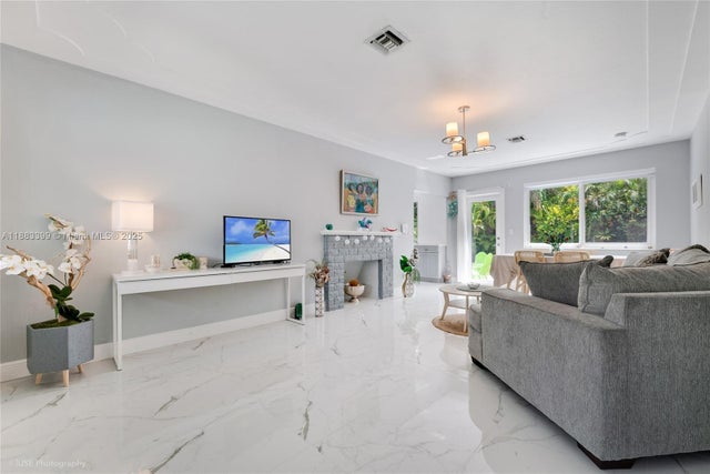 4 of 15 - 833 Tangier St, Coral Gables, FL