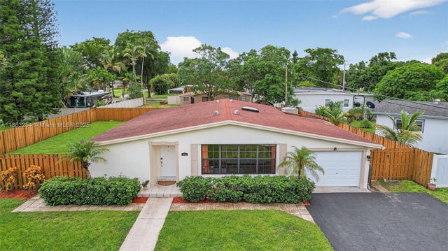 2 of 37 - 5260 Redwood Ct, Plantation, FL