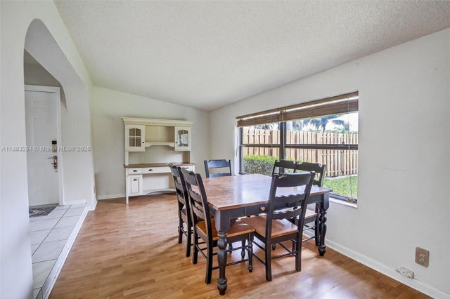 3 of 37 - 5260 Redwood Ct, Plantation, FL