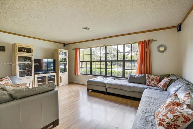 5 of 37 - 5260 Redwood Ct, Plantation, FL