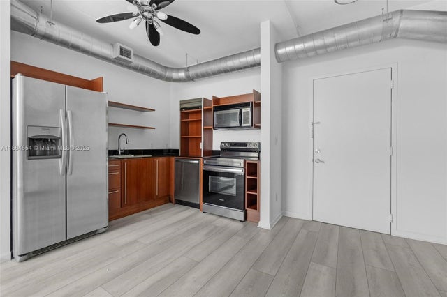 4 of 45 - 690 Sw 1 Ct Phii 19, Miami, FL