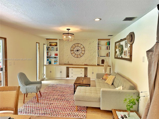 3 of 18 - 5425 Woods West Dr, Lake Worth, FL