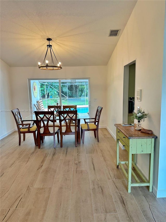 5 of 18 - 5425 Woods West Dr, Lake Worth, FL