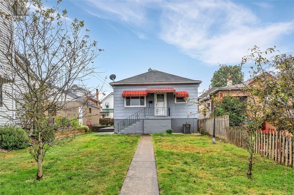 323 Sycamore Street, Vandergrift