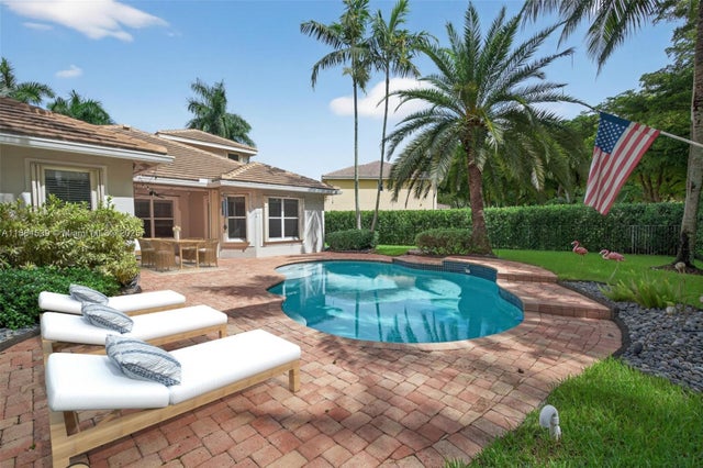 2025 Harbor View Cir, Weston