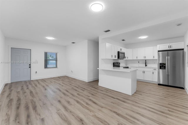 3 of 20 - 14401 Pierce St, Miami, FL
