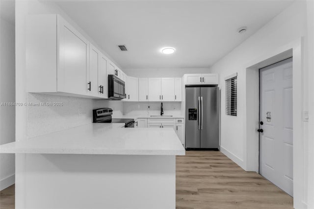4 of 20 - 14401 Pierce St, Miami, FL