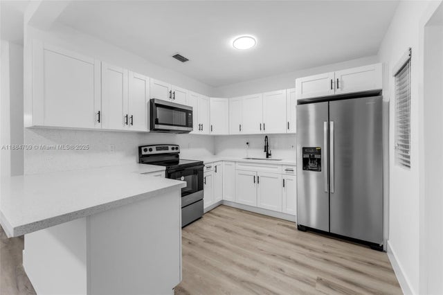 5 of 20 - 14401 Pierce St, Miami, FL