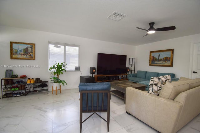 3 of 32 - 830 Nw 19th Ter, Fort Lauderdale, FL