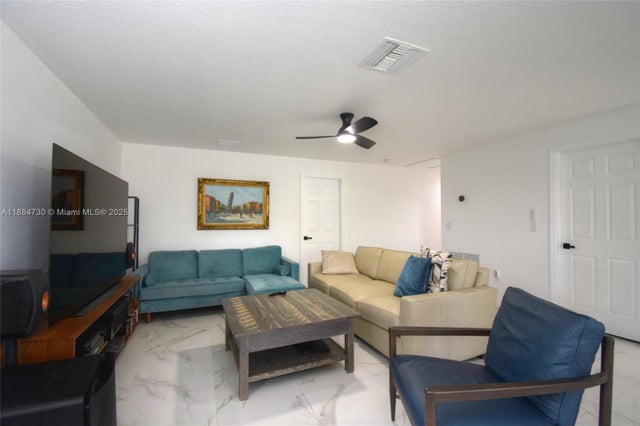 4 of 32 - 830 Nw 19th Ter, Fort Lauderdale, FL