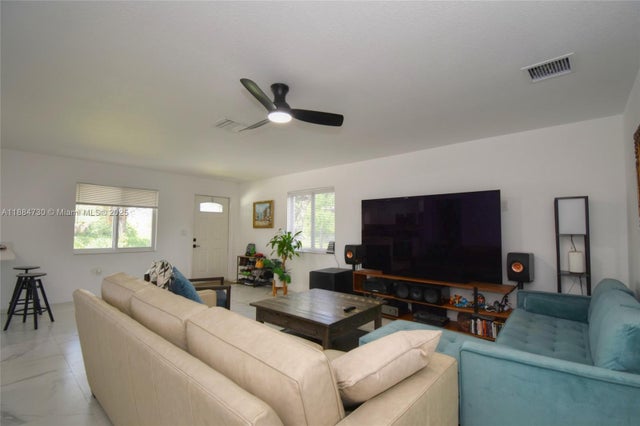 5 of 32 - 830 Nw 19th Ter, Fort Lauderdale, FL