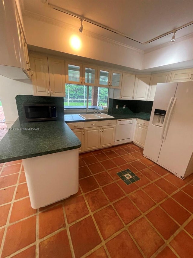 1 of 15 - 7185 Sw 101st St, Pinecrest, FL