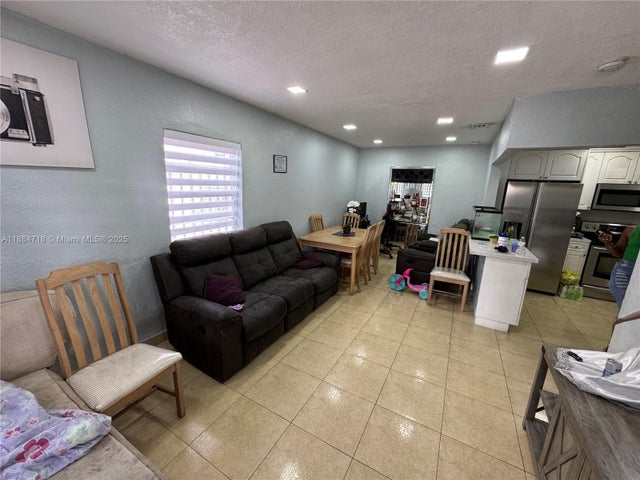 5 of 11 - 825 E 9th Ln, Hialeah, FL