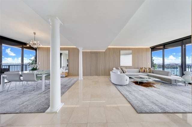 5 of 22 - 1000 Venetian Way 1902, Miami, FL