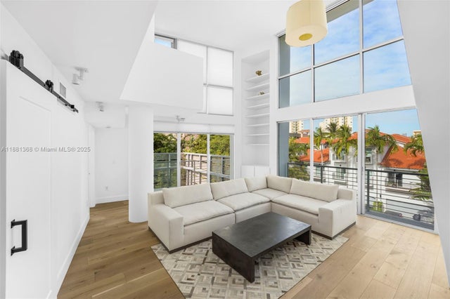 1 of 17 - 221 Jefferson Ave 10, Miami Beach, FL