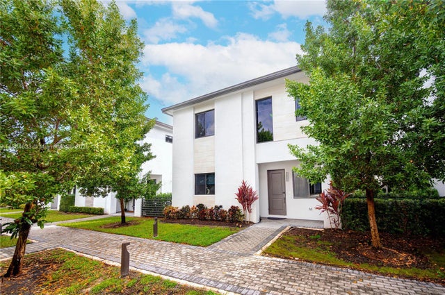 2 of 64 - 4332 Nw 81st Ave, Doral, FL