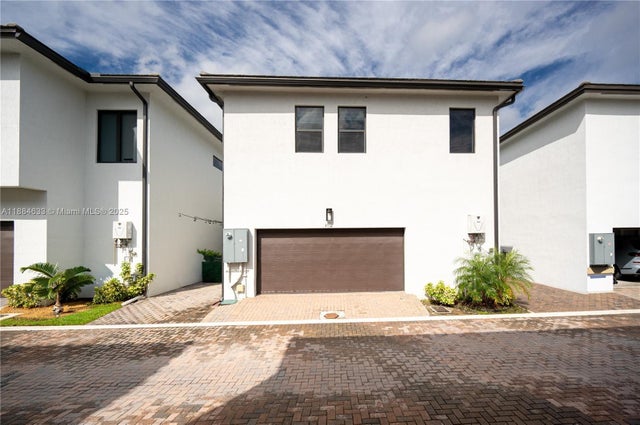 4 of 64 - 4332 Nw 81st Ave, Doral, FL