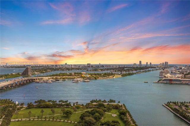 4 of 42 - 900 Biscayne Blvd 3502, Miami, FL