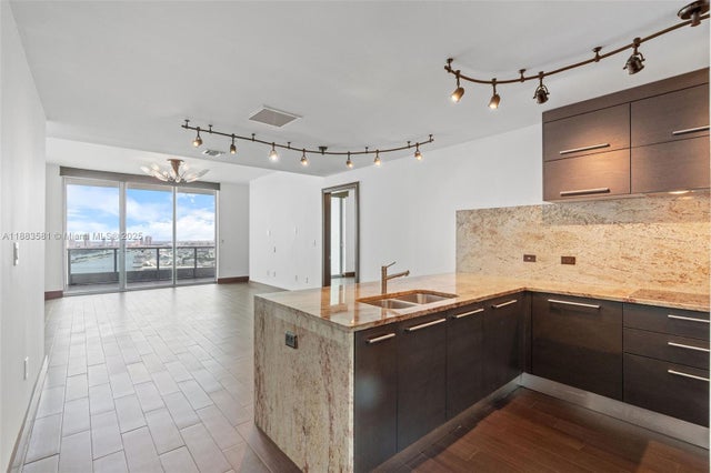 5 of 42 - 900 Biscayne Blvd 3502, Miami, FL