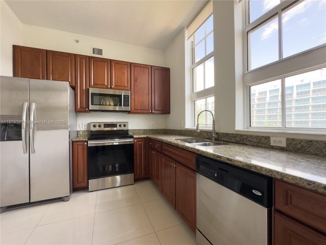 4 of 19 - 3001 Ne 185th St 411, Aventura, FL