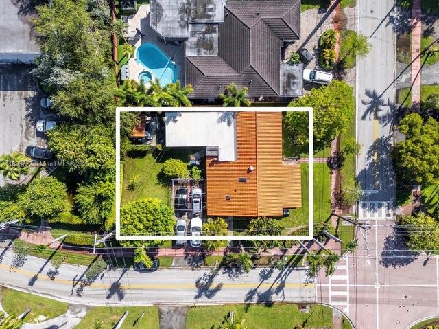 2 of 45 - 995 S Shore Dr, Miami Beach, FL