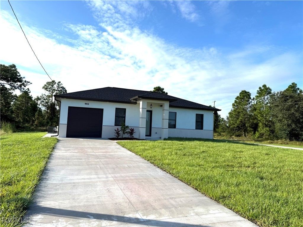 902 Wabasso Ct, LEHIGH ACRES