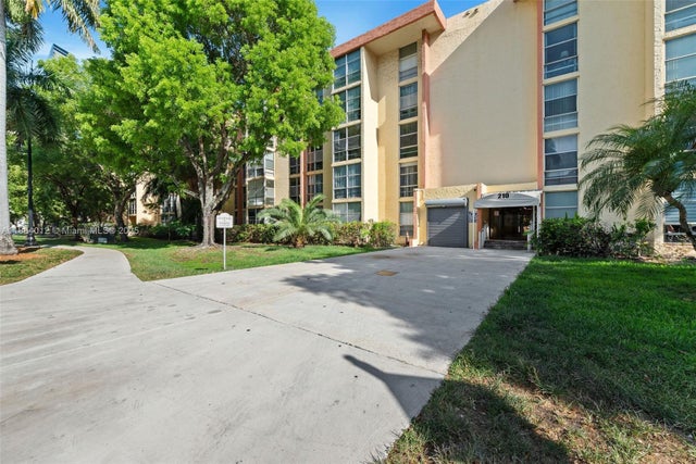2 of 35 - 200 172nd St 108, Sunny Isles Beach, FL