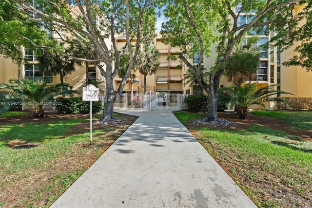 4 of 35 - 200 172nd St 108, Sunny Isles Beach, FL