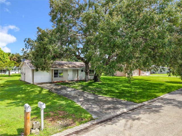 2 of 18 - 4006 Beaumont Lane, La Belle, FL