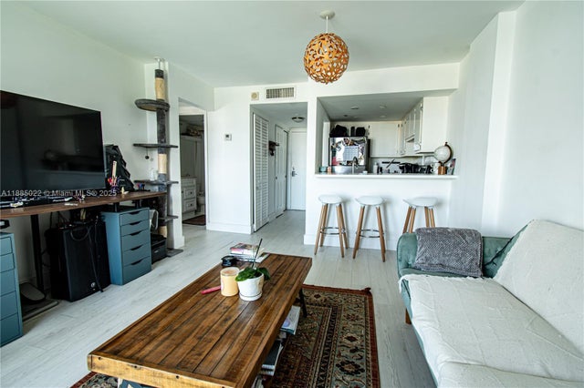 3 of 13 - 1035 West Ave 602, Miami Beach, FL