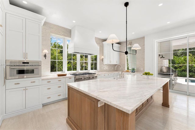 5 of 25 - 5950 Sw 83rd St, South Miami, FL