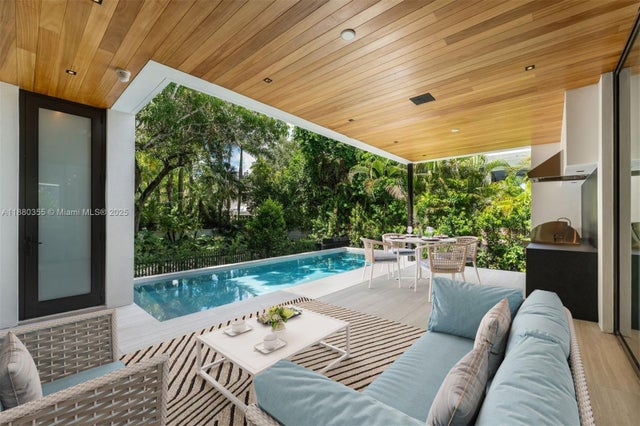 5 of 22 - 4095 Hardie Ave, Miami, FL