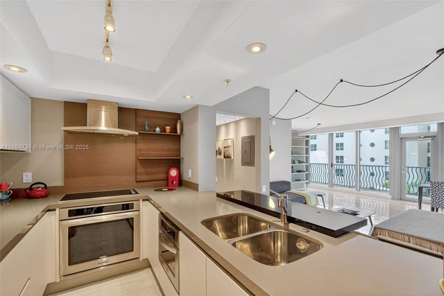 2 of 38 - 1500 Ocean Dr 507, Miami Beach, FL