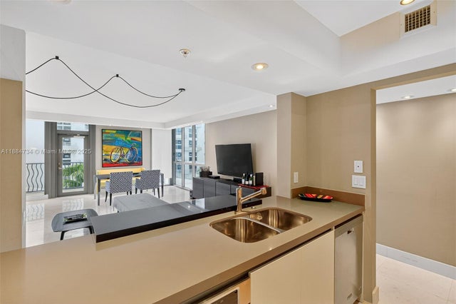 4 of 38 - 1500 Ocean Dr 507, Miami Beach, FL