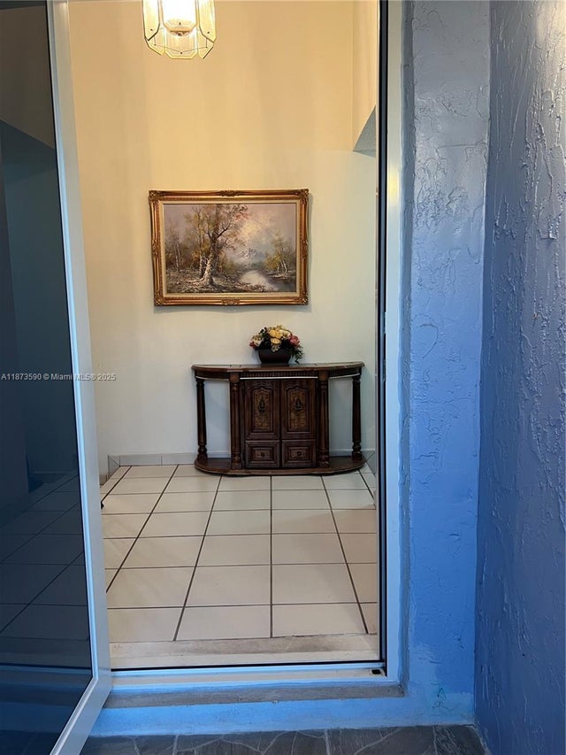 3 of 17 - 749 Sw 99th Ct Cir, Miami, FL
