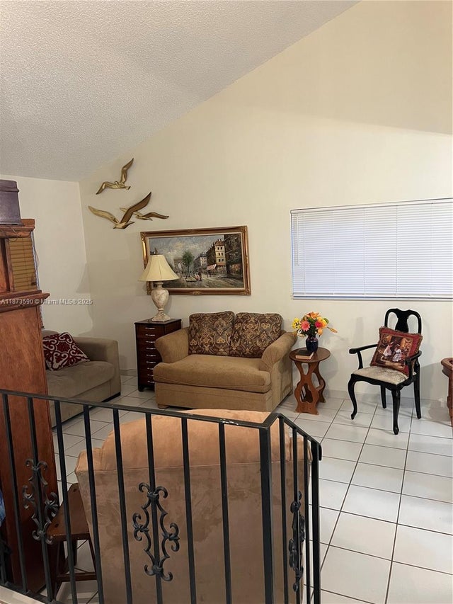 5 of 17 - 749 Sw 99th Ct Cir, Miami, FL