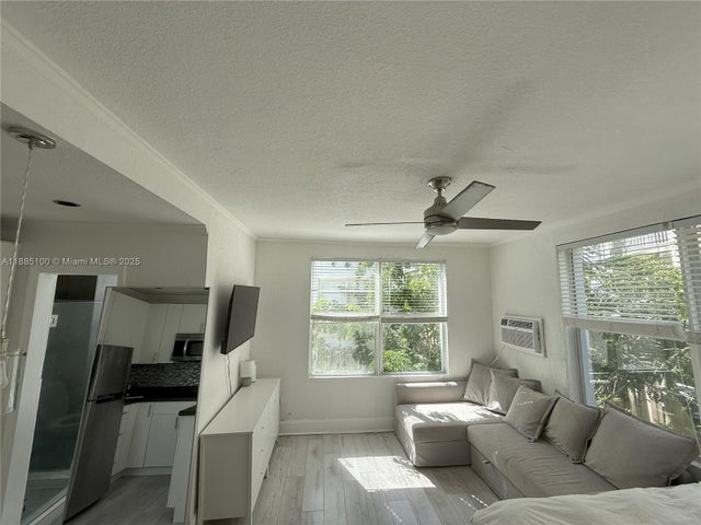 4 of 8 - 119 Menores Ave 11, Coral Gables, FL