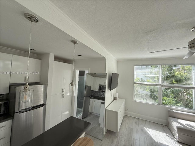 5 of 8 - 119 Menores Ave 11, Coral Gables, FL