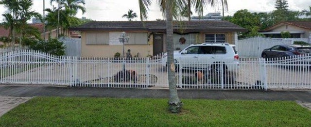 900 W 50th Pl, Hialeah