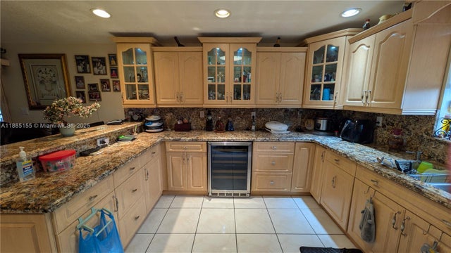 2 of 34 - 900 W 50th Pl, Hialeah, FL