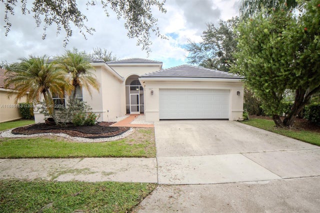 1 of 32 - 667 Carrington Ln, Weston, FL