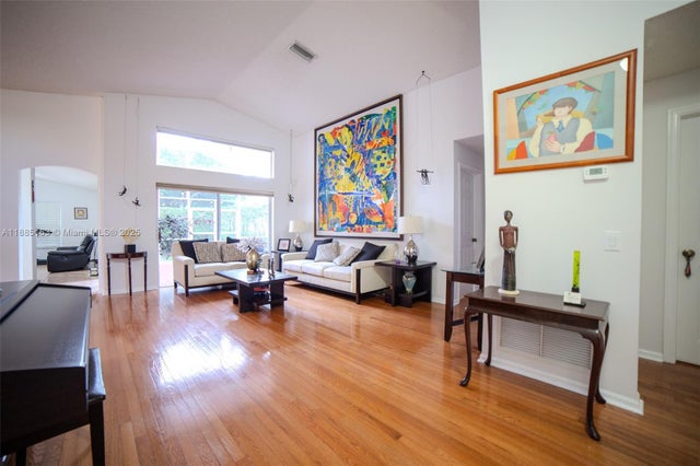2 of 32 - 667 Carrington Ln, Weston, FL