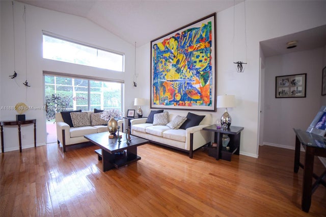 3 of 32 - 667 Carrington Ln, Weston, FL